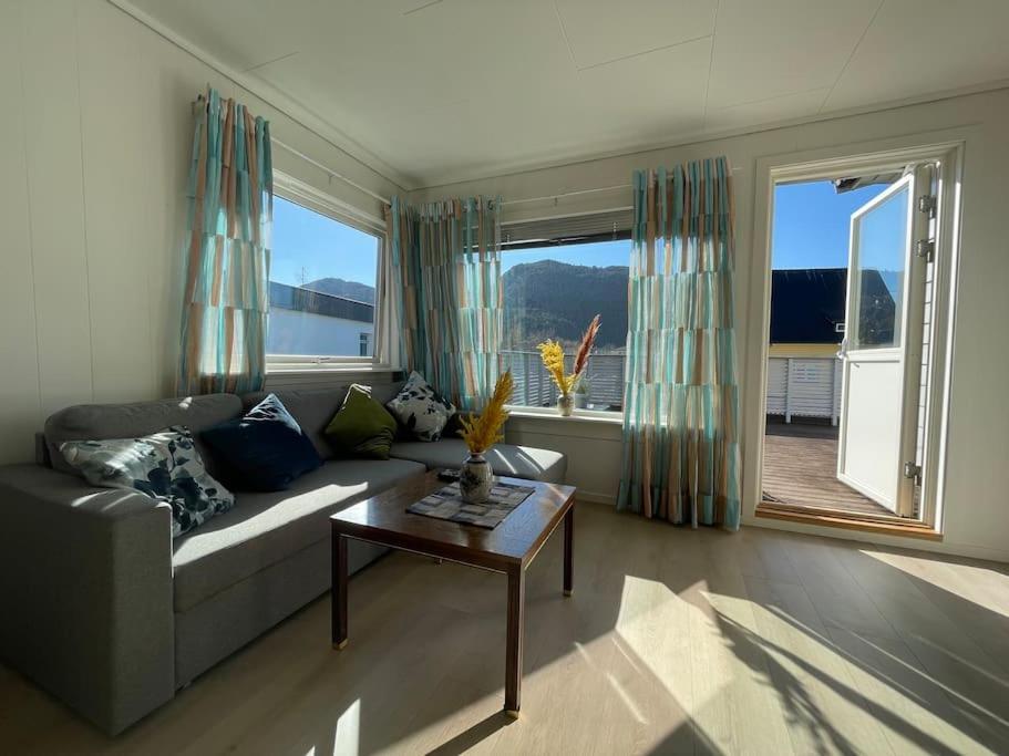Lovely 2 Bedroom Apartmen With Free Parking Bergen Extérieur photo