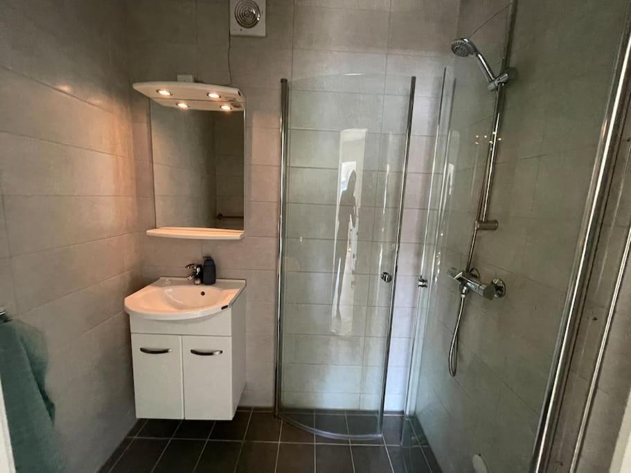 Lovely 2 Bedroom Apartmen With Free Parking Bergen Extérieur photo